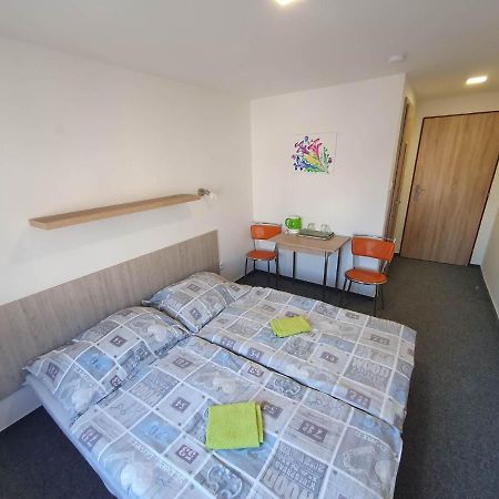 Hotel Decin Na Skrivance Extérieur photo