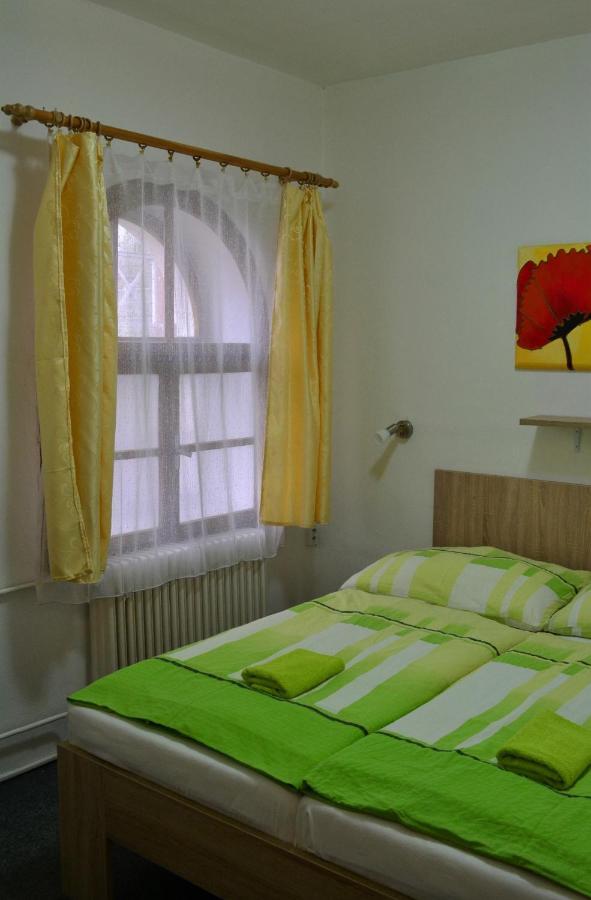 Hotel Decin Na Skrivance Extérieur photo
