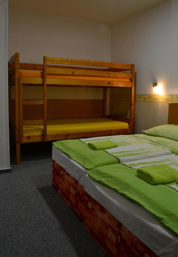Hotel Decin Na Skrivance Extérieur photo