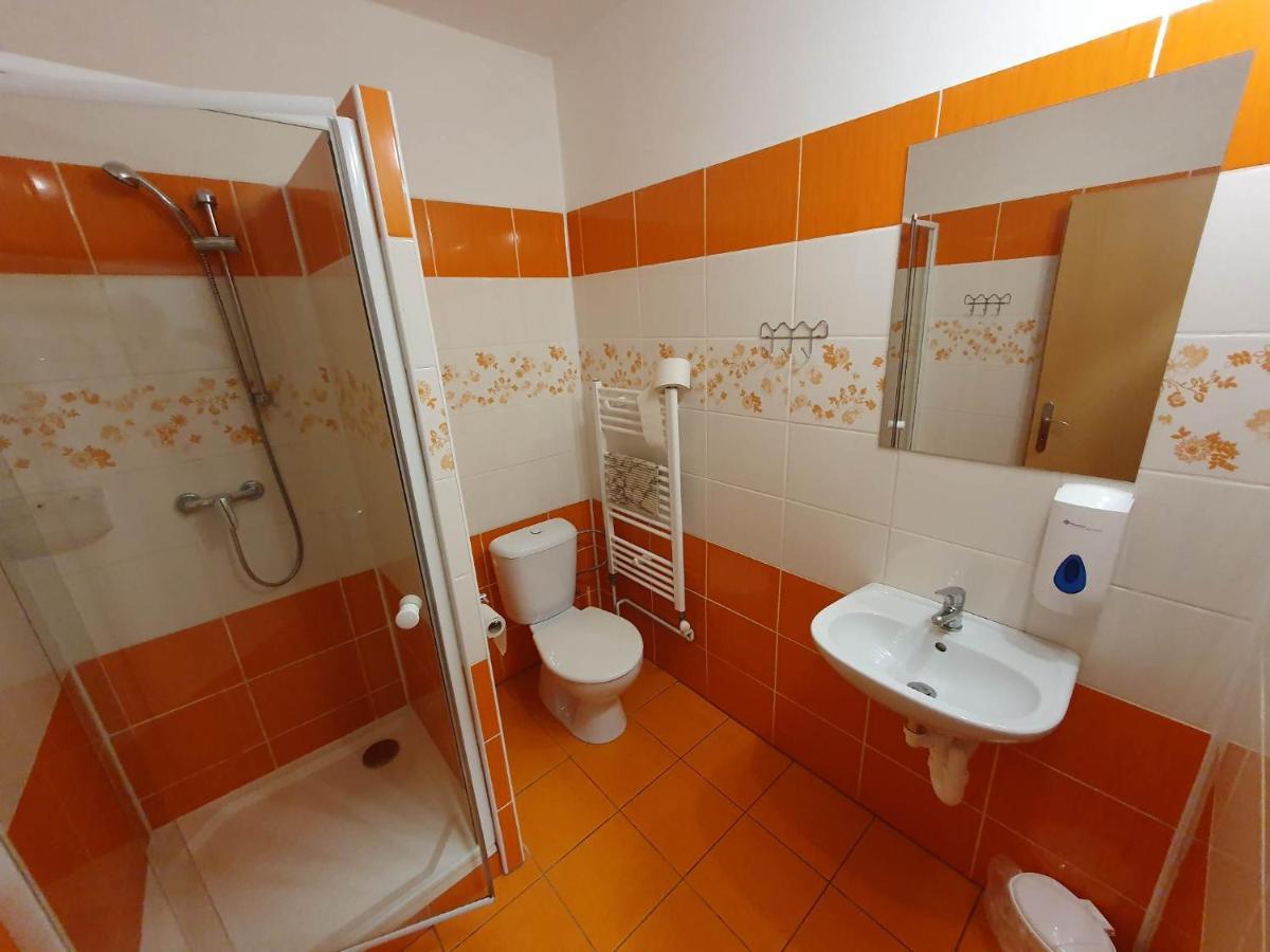Hotel Decin Na Skrivance Extérieur photo