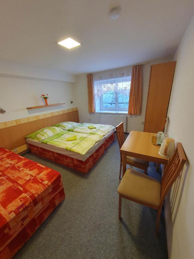 Hotel Decin Na Skrivance Extérieur photo