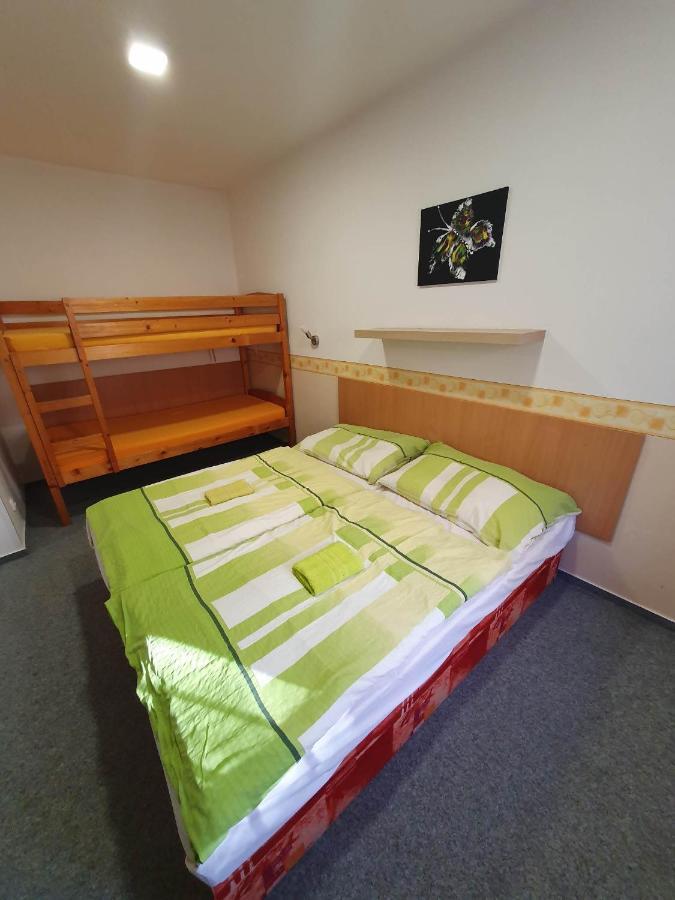 Hotel Decin Na Skrivance Extérieur photo