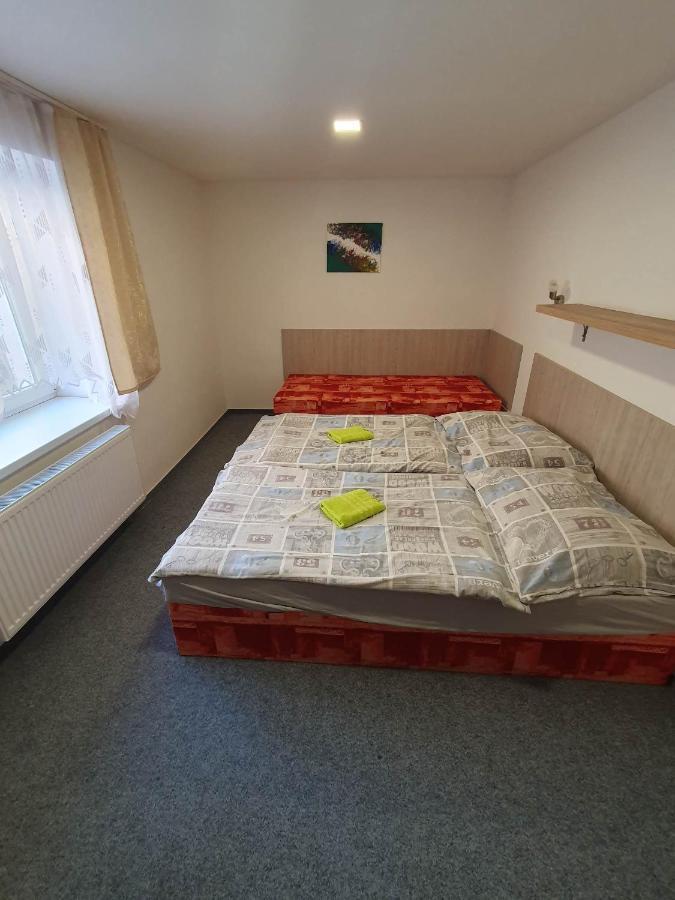 Hotel Decin Na Skrivance Extérieur photo