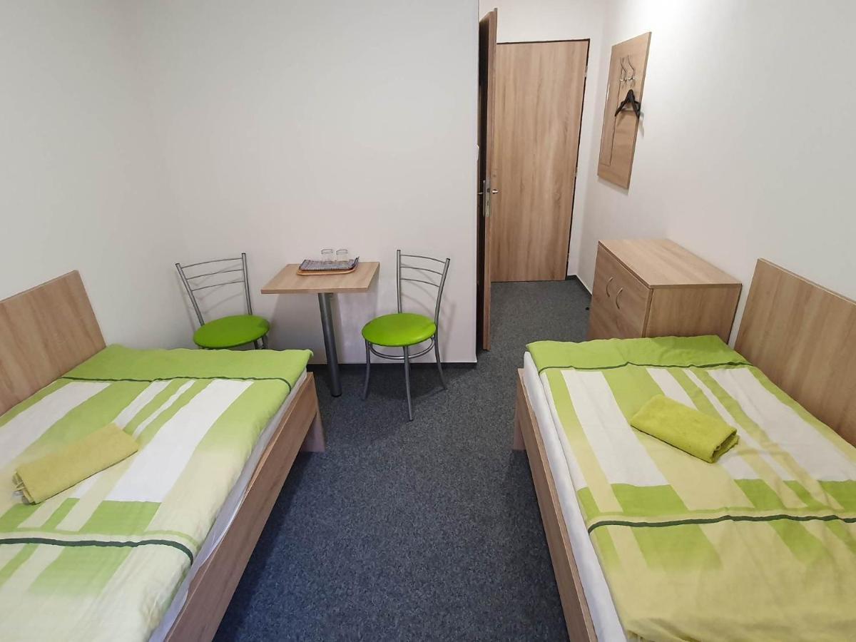 Hotel Decin Na Skrivance Extérieur photo