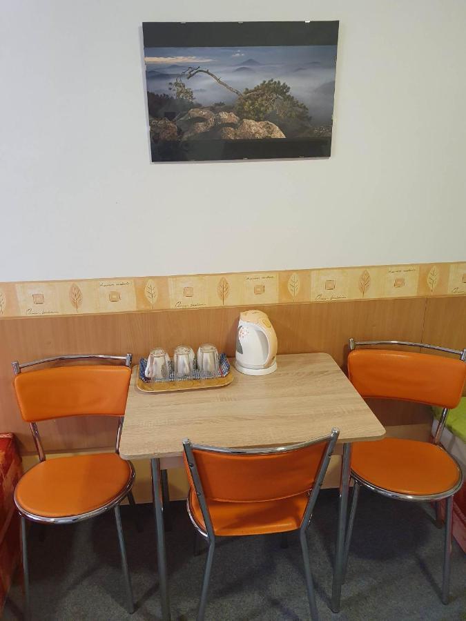 Hotel Decin Na Skrivance Extérieur photo