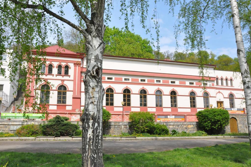 Hotel Decin Na Skrivance Extérieur photo