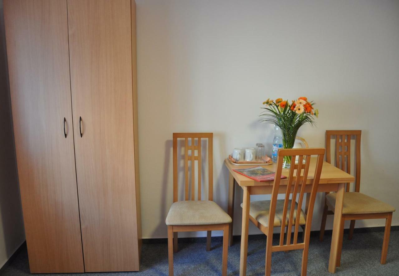 Hotel Decin Na Skrivance Extérieur photo