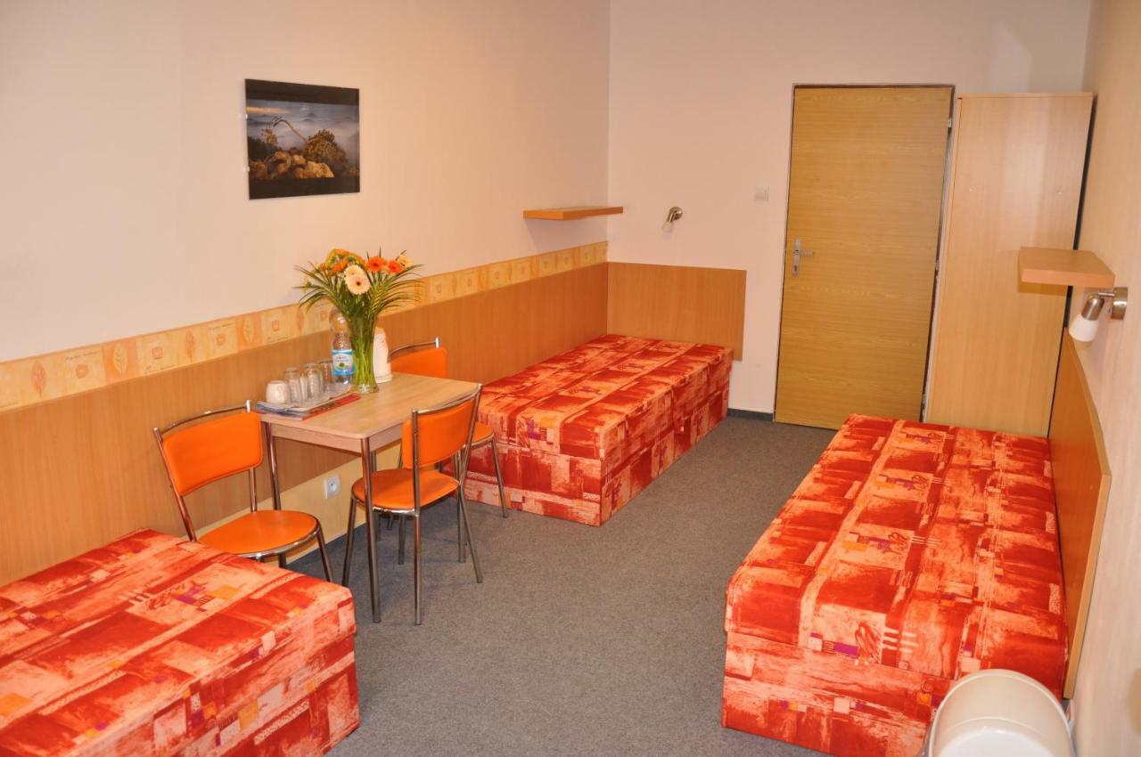 Hotel Decin Na Skrivance Extérieur photo